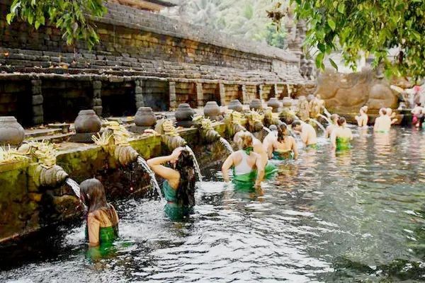 Trip to Kintamani - Tirta Empul Temple